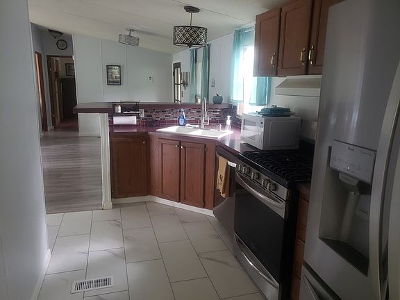 3rd image of 472 Barnard Rd