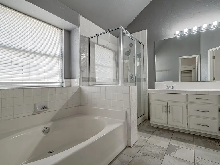 1812 Pebble Creek Blvd — Photo 24