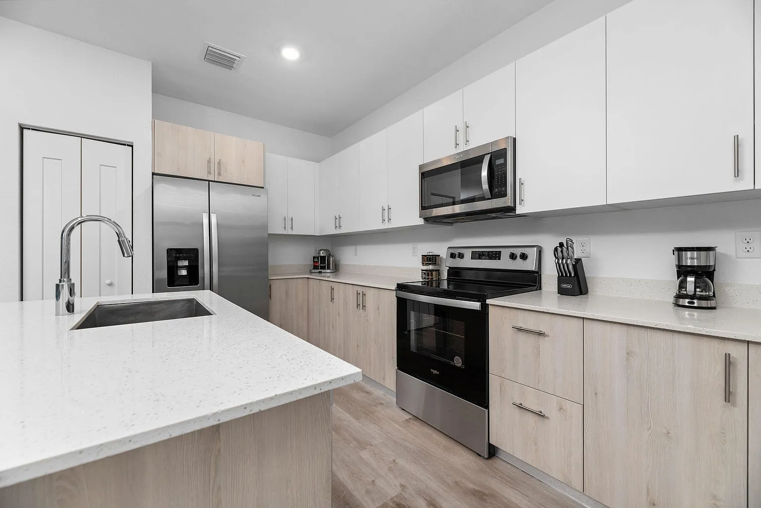 706 Del Vista Rd — Photo 1