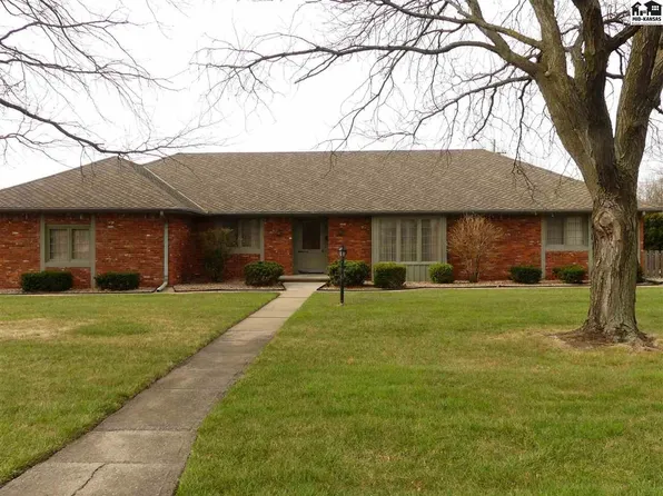 801 Lochinvar Ln, Hutchinson, KS 67502