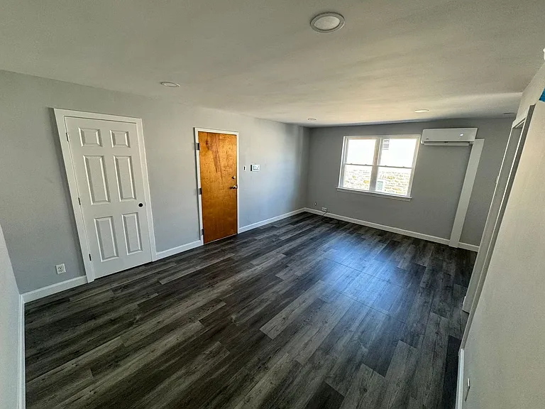 7505-7507 Verree Rd — Photo 8