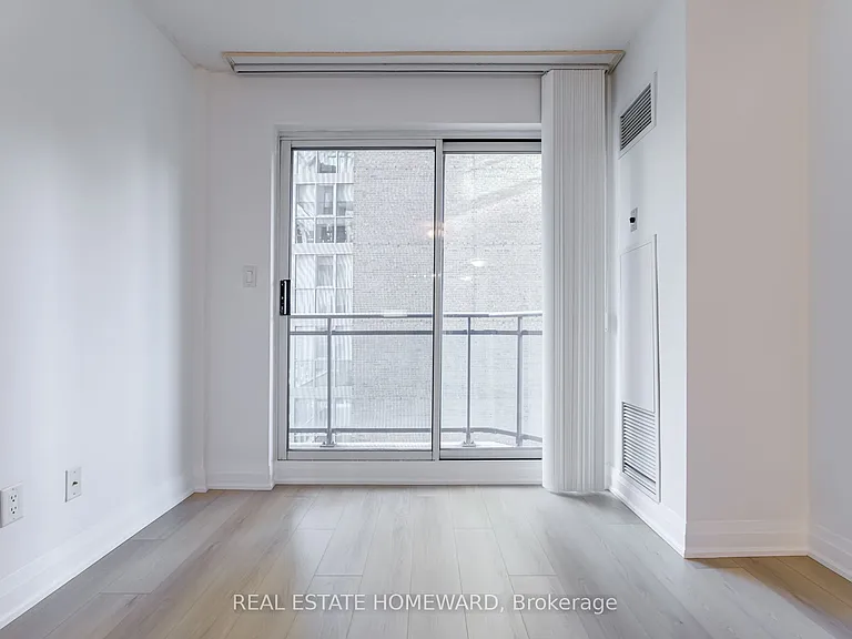 300 Bloor St E #611 — Photo 27
