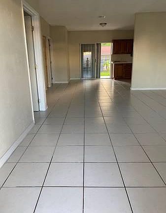 4th image of 14400 NE 14th Ave #14400