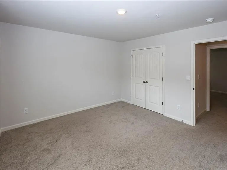 7566 Jennadee Dr — Photo 24