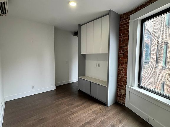 5th image of 49 Prince St APT 20