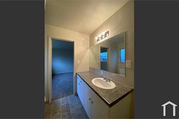 1521 E Fedora Ave — Photo 6