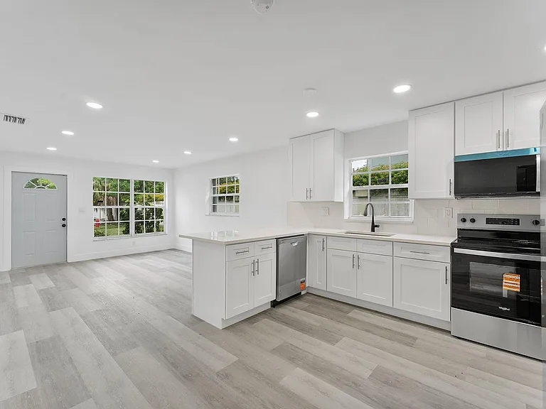 441 NW 2nd Ave — Photo 1