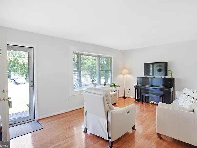 3908 Egan Dr — Photo 6