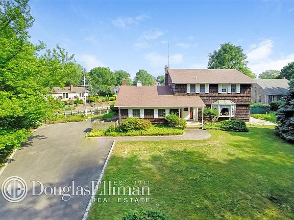 3rd image of 265 Elizabeth Ln
