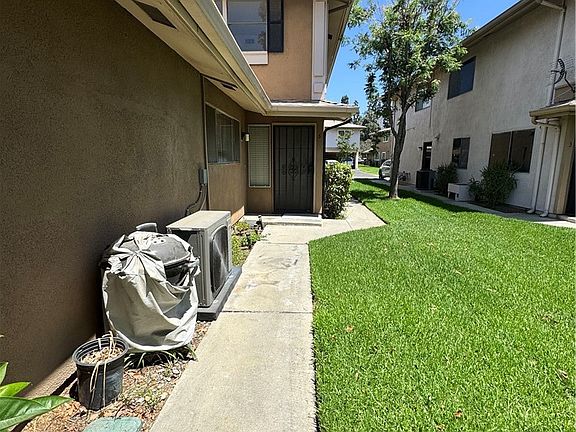 2nd image of 989 W Sierra Madre Ave