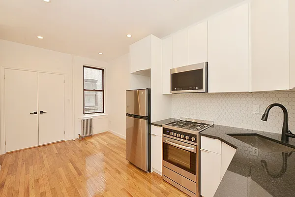 Rented by Flatiron Real Estate Advisors LLC | media 30