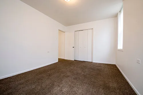 7409 S Yates Blvd Chicago, IL 60649 Photo 1