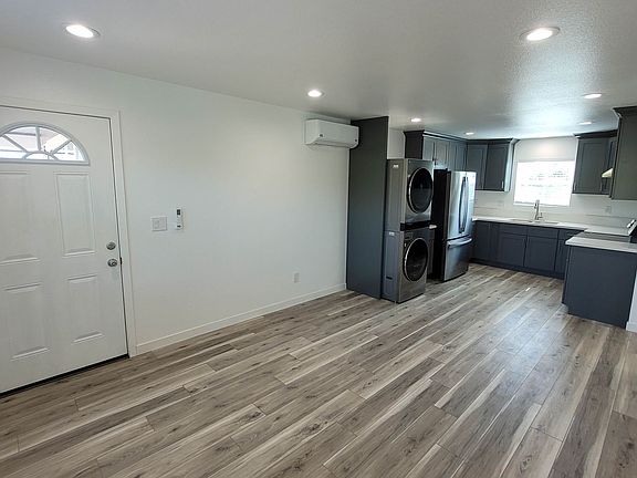 5th image of 12407-09 Beverly Blvd #9B