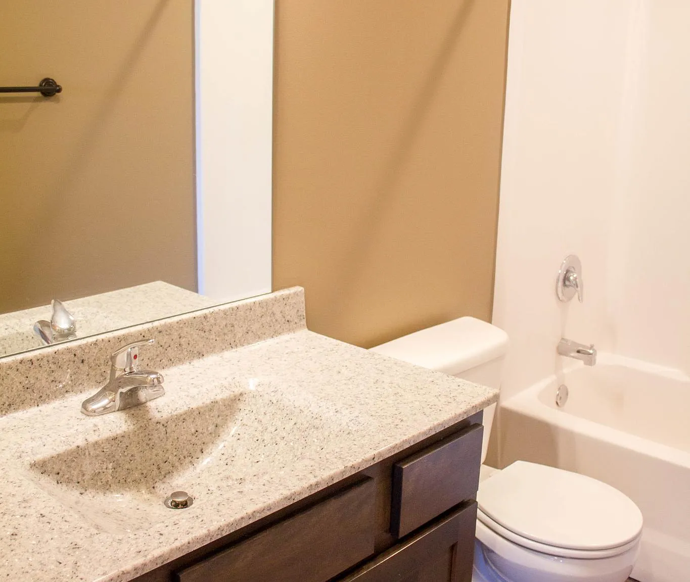 4 bed, 3.5 bath, 1576 sqft, $2,695 — Photo 4