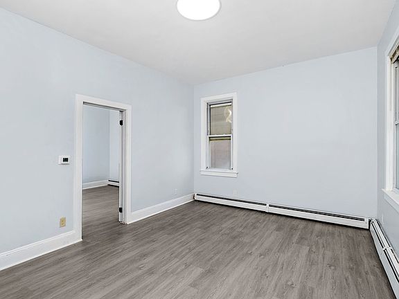 5th image of 10 Lytle St APT 2