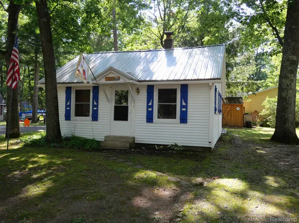2403 Treasure Blvd, Roscommon, MI 48653