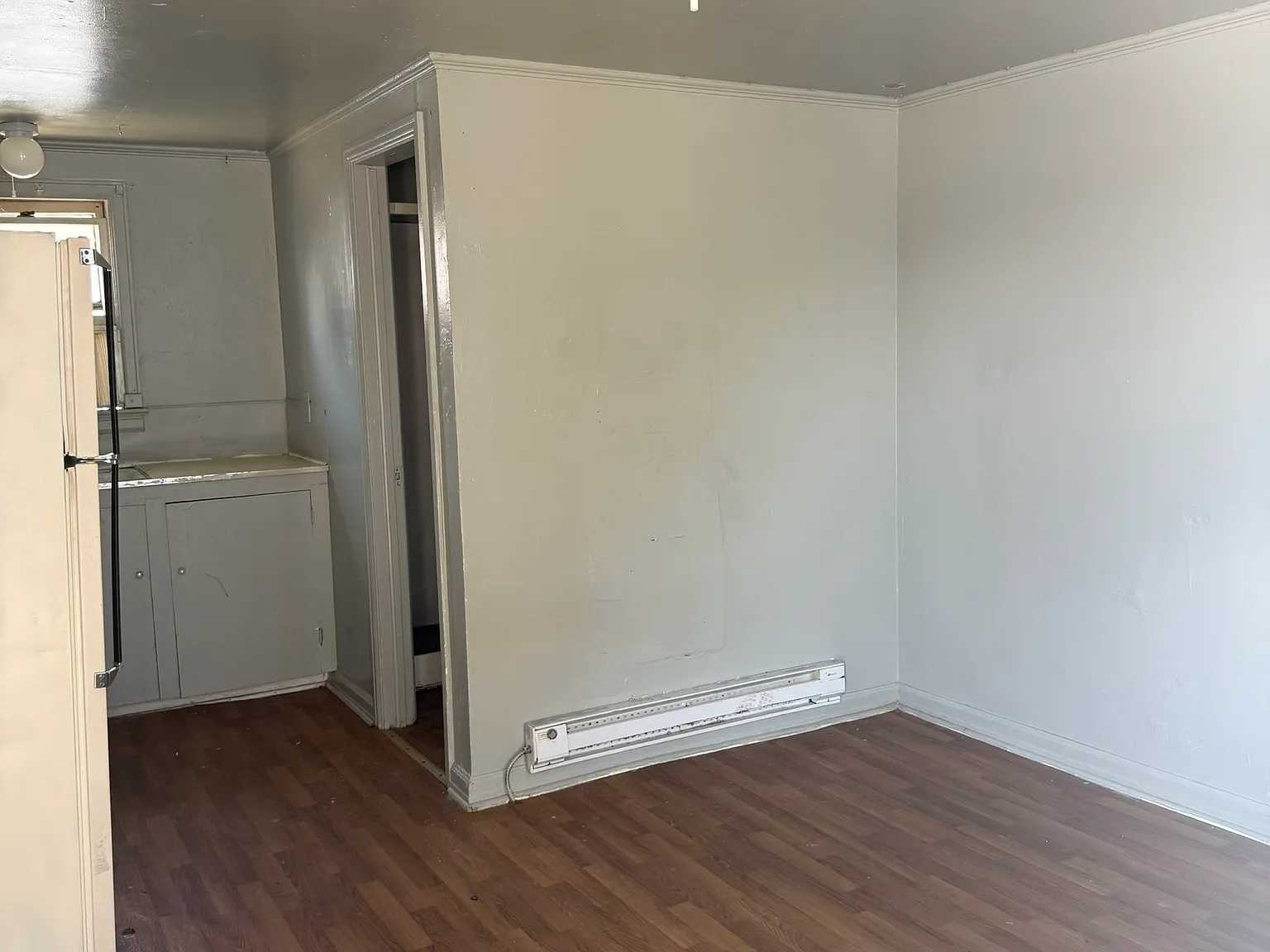 Studio, $900 — Photo 2