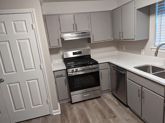 3rd image of 398 Oak Harbor Trl