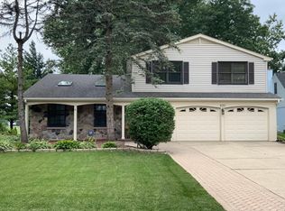 400 Menominee Ln, Naperville, IL 60563