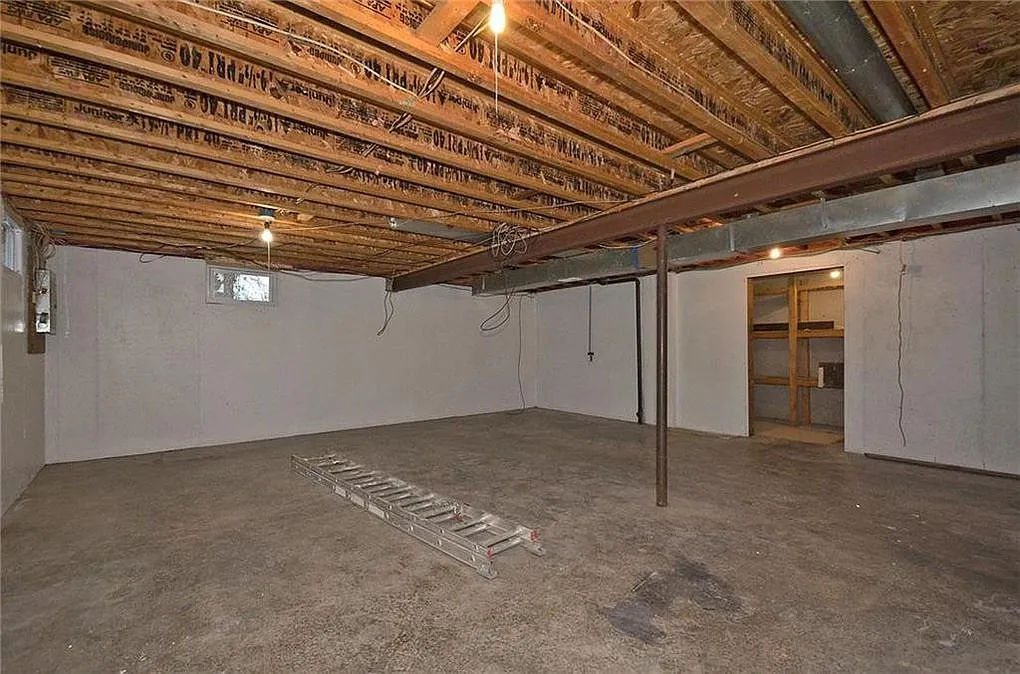 6130 Northeast Vivion Road - 1 — Photo 2