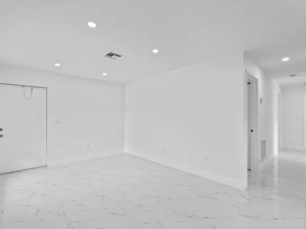 616 S Pine St, Lake Worth, FL 33460