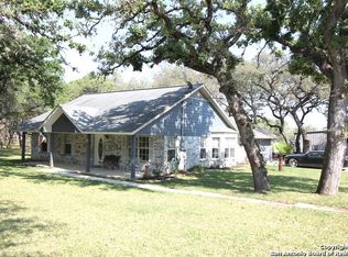 134 Montesito Ln, Floresville, TX 78114