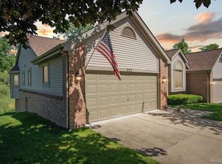 227 Sisu Knoll Dr, Brighton, MI