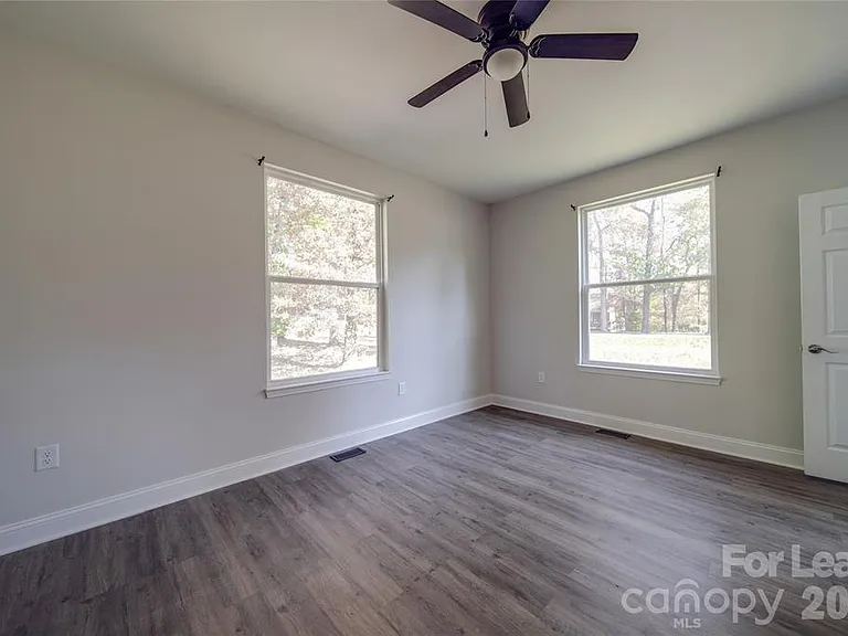 112 Rockwell Ct — Photo 16