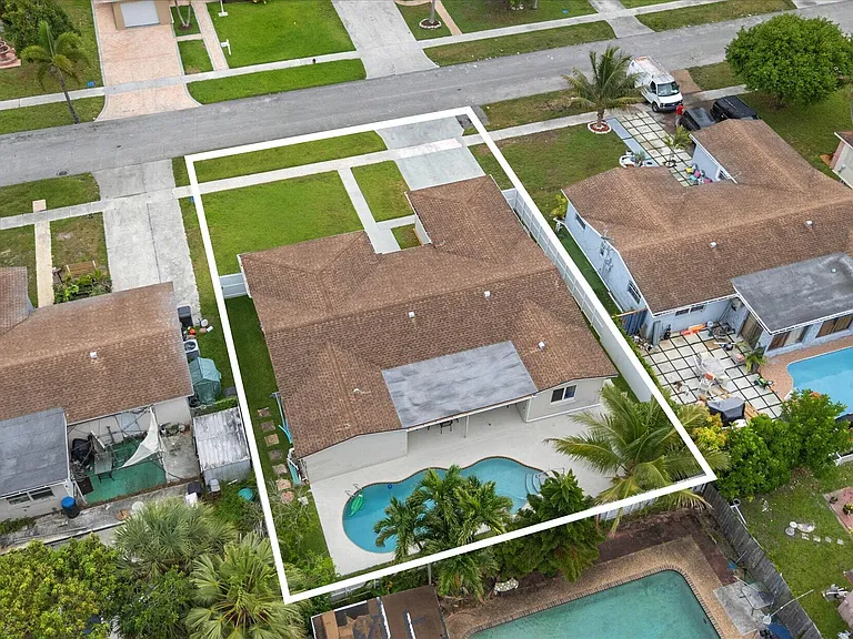 6515 SW 8th Pl — Photo 44