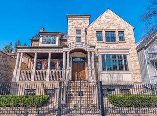 1742 W Barry Ave, Chicago, IL 60657