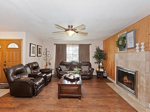 4th image of 9551 Del Mar Ave