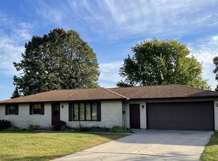 521 Hickory St, Luxemburg, WI 54217