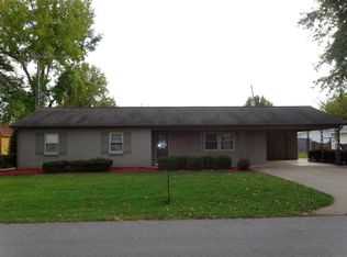 415 Cora St, Carmi, IL 62821