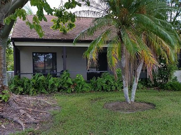 3rd image of 2211 SE Brekenridge Cir