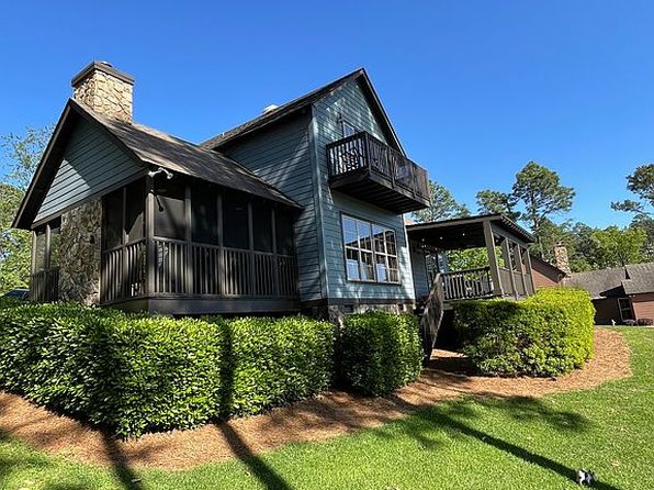 25 Village Ct