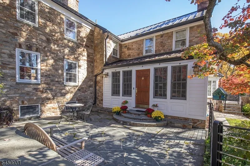 4 bed, 4.5 bath, $8,500 — Photo 2