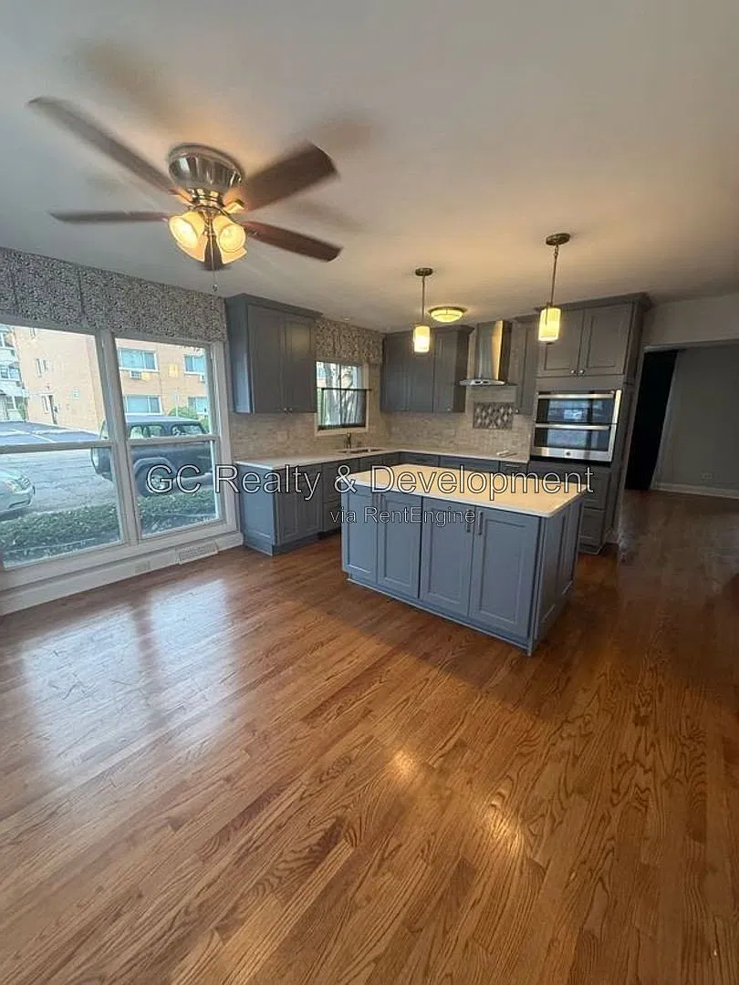 3 bed, 1.5 bath, 1460 sqft, $2,700 — Photo 2