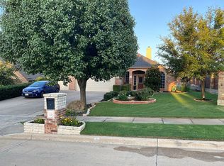 8900 Lake Country Ct, Fort Worth, TX 76179