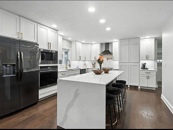 2nd image of 26 Briarwood Ln