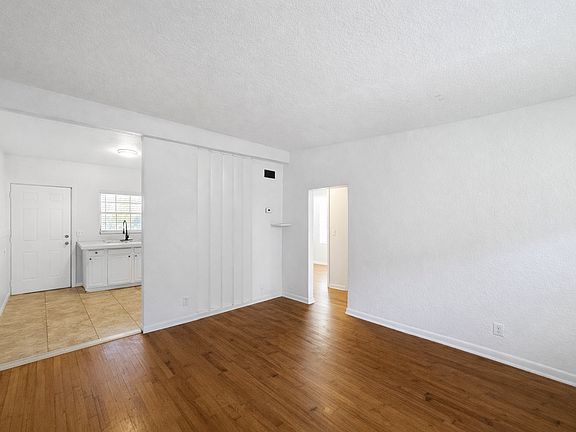 2nd image of 2648 Dellwood Ave #2