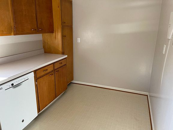 3rd image of 3-3100 Sunny Ln #3