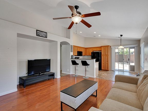 5th image of 41223 W Cahill Dr