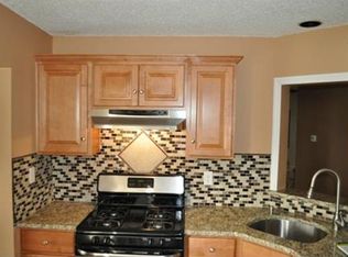 42 Chatham Sq, Parlin, NJ 08859