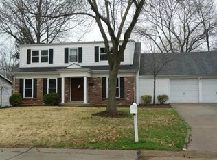 829 Lesparre Dr, Saint Louis, MO