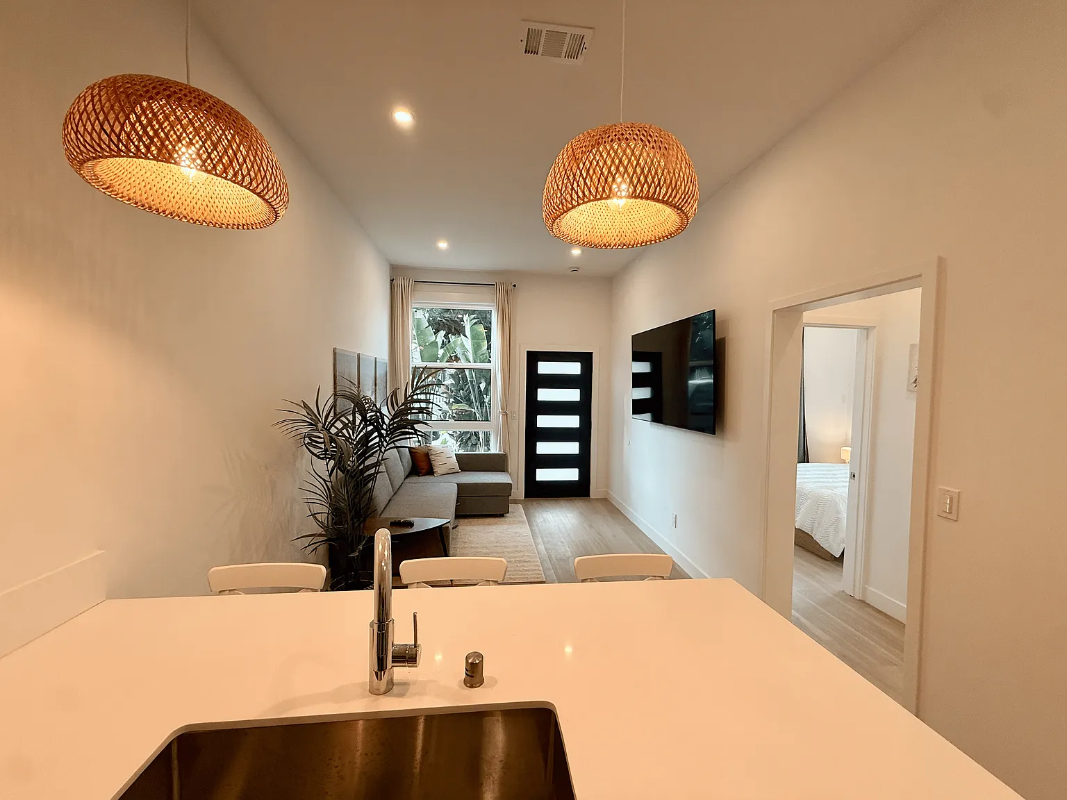 2 bed, 550 sqft, $3,575 — Photo 4