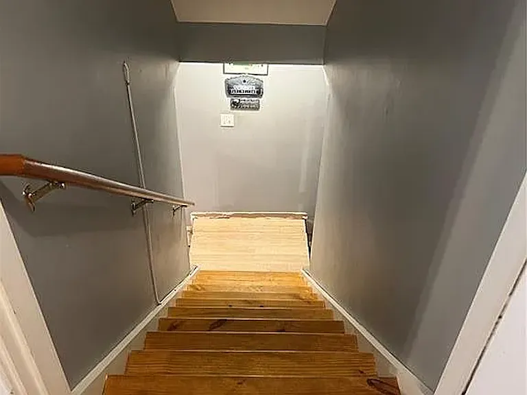 120 Mason Ave — Photo 11