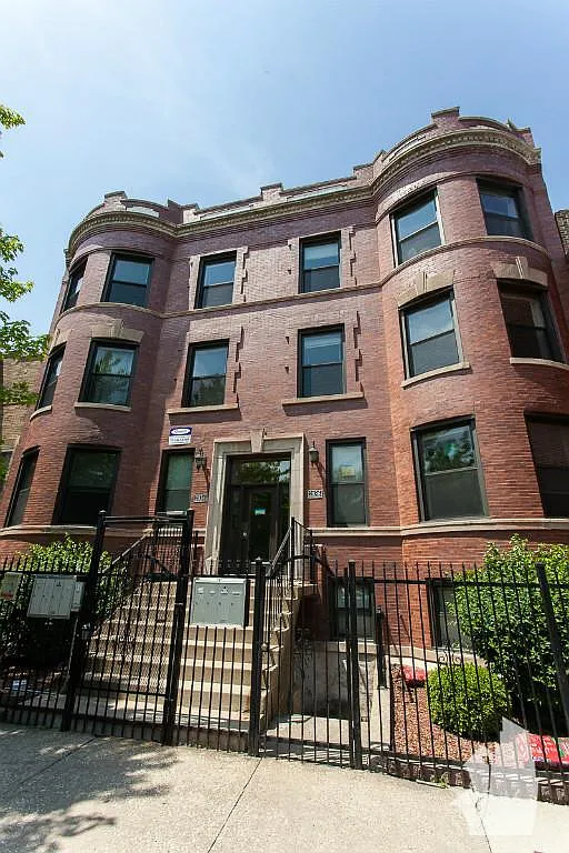 Building Photo - 2834 N Albany Ave #2834G