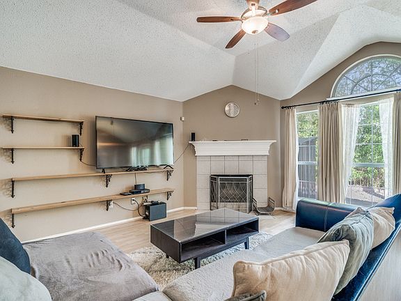 5th image of 3821 Staghorn Cir N
