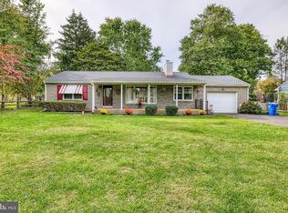 5 Fayette Dr, Yardley, PA 19067