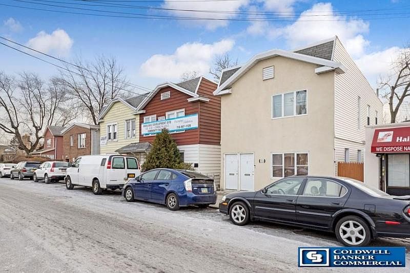 2nd image of 2210 Coleman St